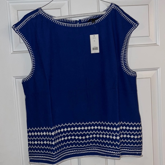 Banana Republic Tops - NWT Banana Republic royal blue and white sleeveless shirt XL